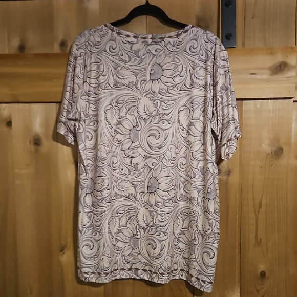 Chic V-Neck Floral Top - Cream and Purple - Picture 6 of 7